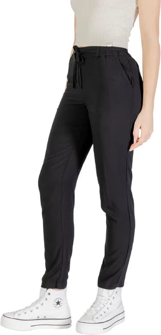 Pantallona Vero Moda femra të zeza