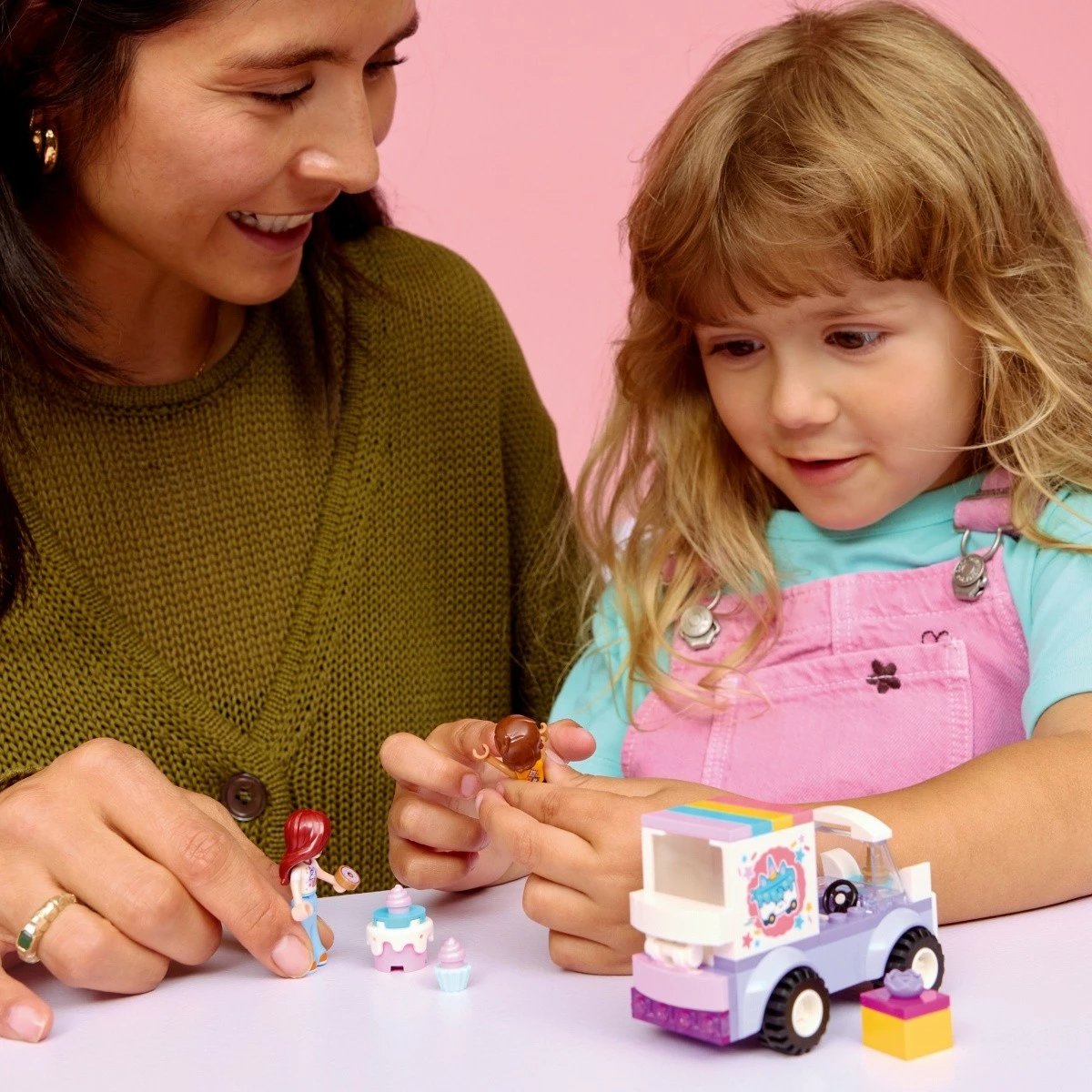 Set konstruktimi, LEGO Friends, 42675 Unicorn Cake Delivery, 67 copë, 4+, set i vogël