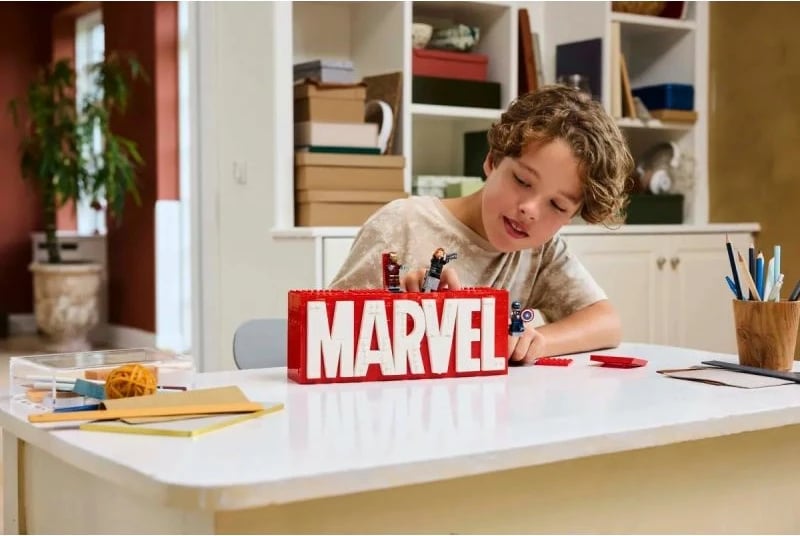 Set LEGO Marvel me minifigura