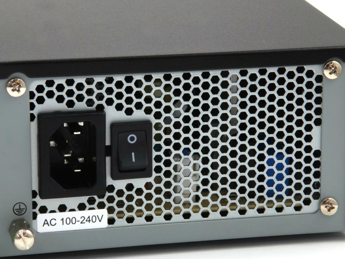 NVR LevelOne NVR-1332, 4-Bay, 32 kanale, H265, 3840 x 2160, e zezë, argjendtë