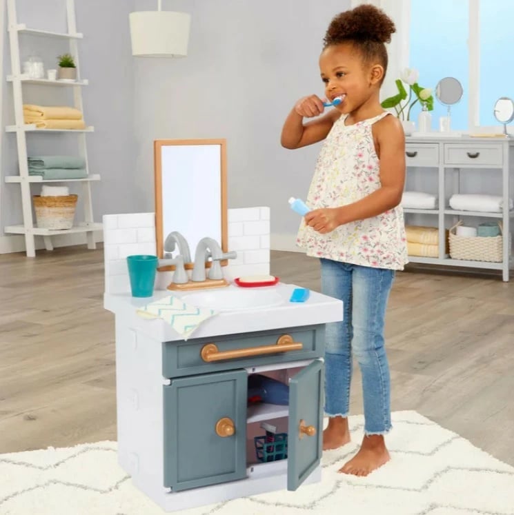 Lavaman lodër Little Tikes First Bathroom Sink me aksesorë, shumëngjyrësh
