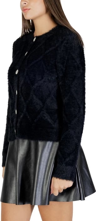 Xhemper Jacqueline De Yong femra, e zezë