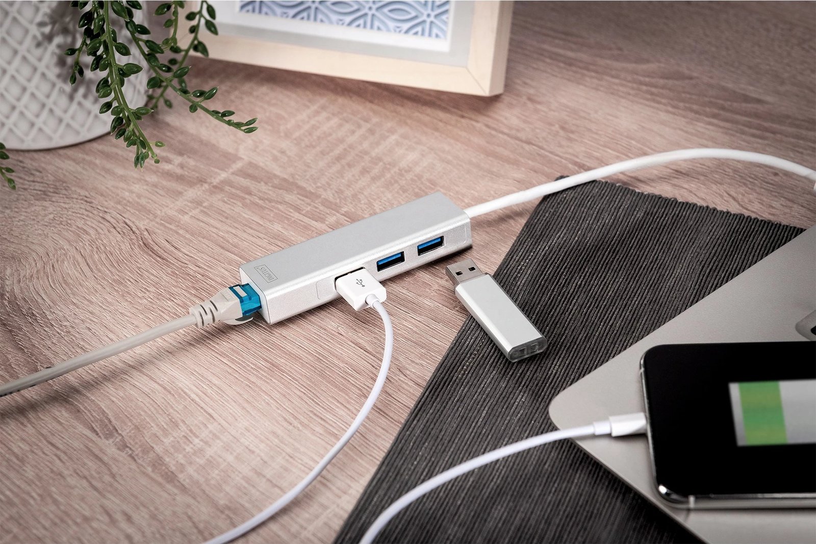 Hub USB 3.0 Digitus, 3 Porta & LAN Gigabit, Silver, White