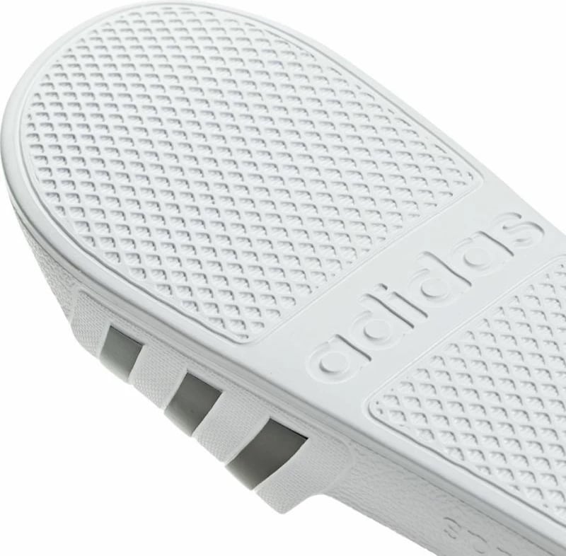 Atlete për meshkuj dhe femra adidas, të bardha