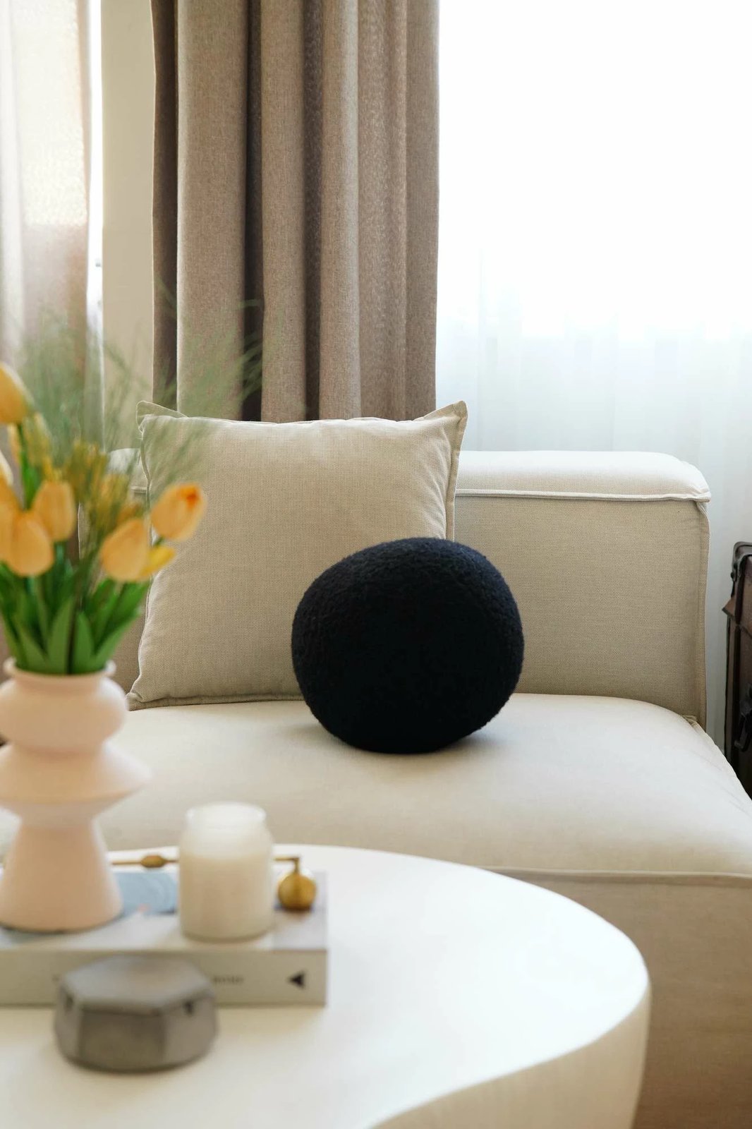 Jastëk dekorativ Teddy Top 25, i zi, Evila Originals