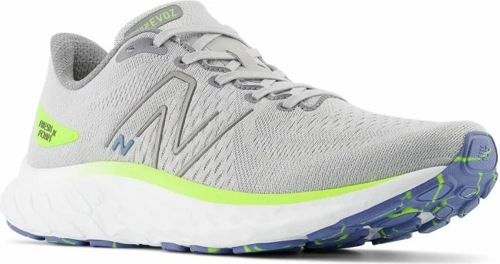 Atlete për meshkuj New Balance, të bardha dhe të hirtë