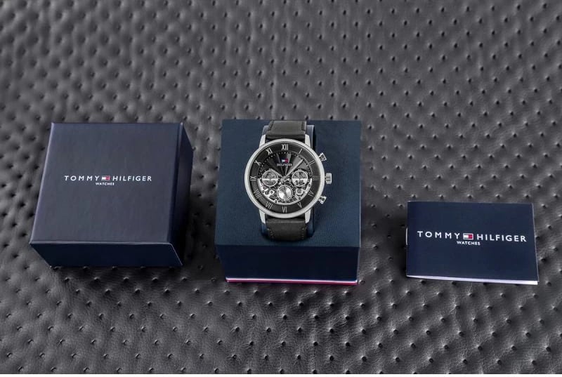 Orë dore për meshkuj Tommy Hilfiger, e zezë