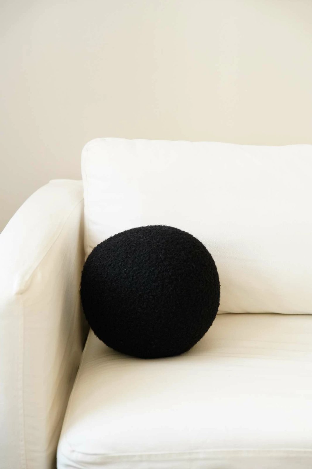 Jastëk dekorativ Teddy Top 25, i zi, Evila Originals