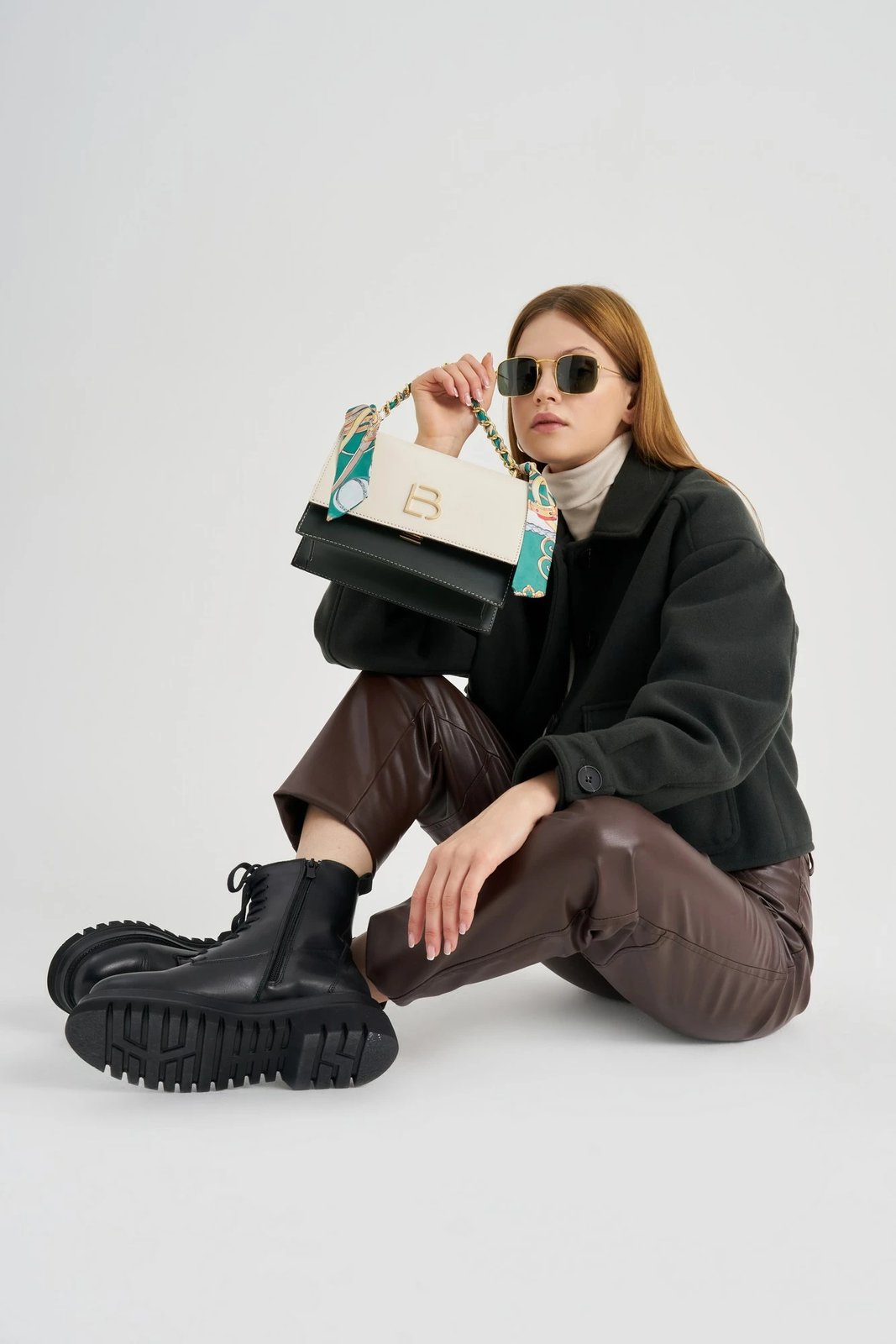 Çantë crossbody Lucky Bees, krem dhe e gjelbër e errët, 918
