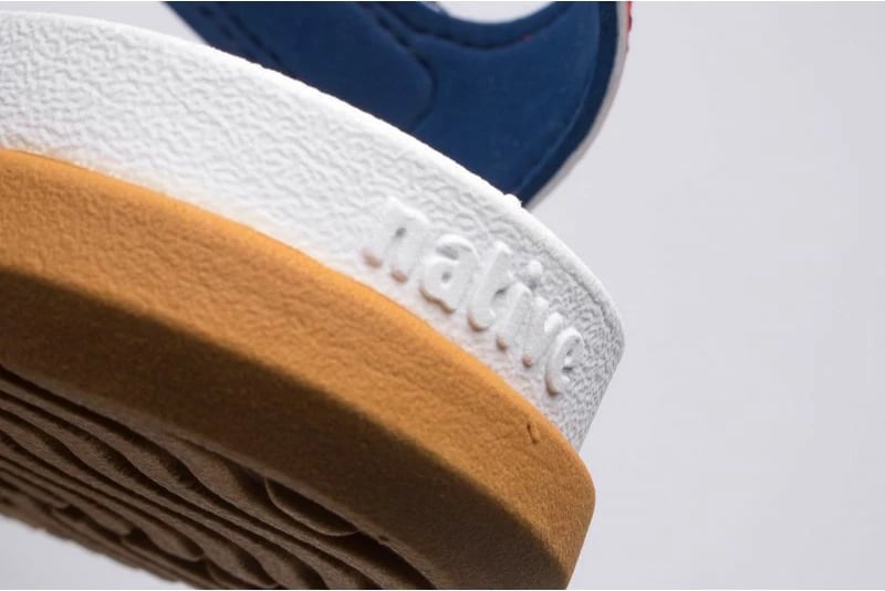 Atlete për fëmijë Native, të kuqe