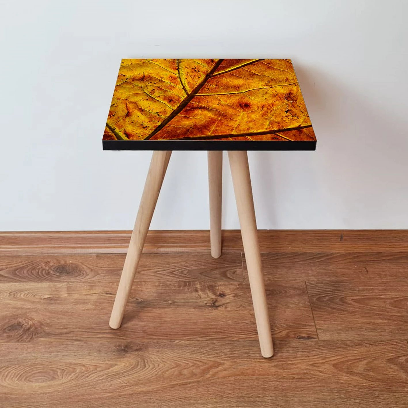 Tavolinë anësore Skye Decor, Shp105, ngjyrë e kuqe e thellë dhe e verdhë