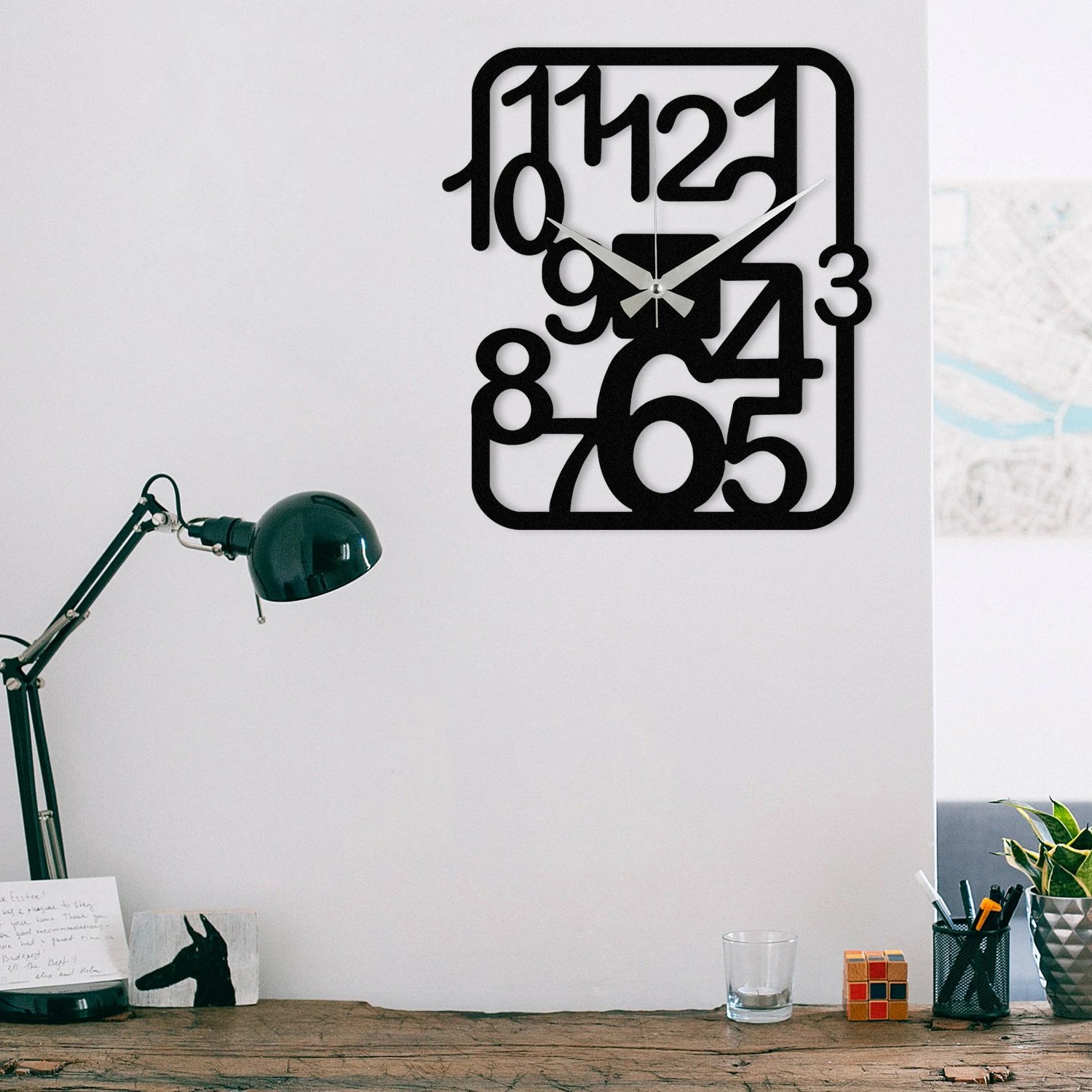 Orë muri dekorative prej metali, Wallity Enzoclock - S021, e zezë, 48x43cm