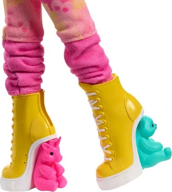 Lodër Monster High Mattel Enid Sinclair HXJ05 me beret rozë dhe çantë shpine Lodër Monster High Mattel Enid Sinclair HXJ05 me beret rozë dhe çantë shpine