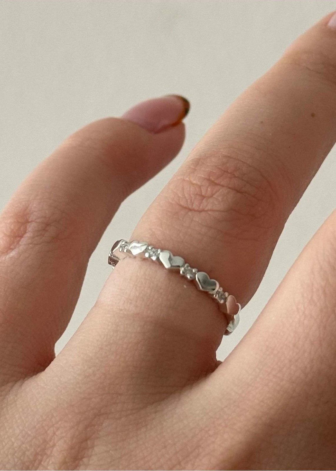 Unazë argjendi me zemra, Jumeon, KPEGMSA1926