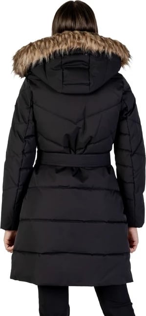 Jakne Guess femra, e zezë