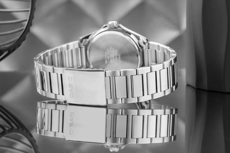 Orë dore për meshkuj Casio, argjend