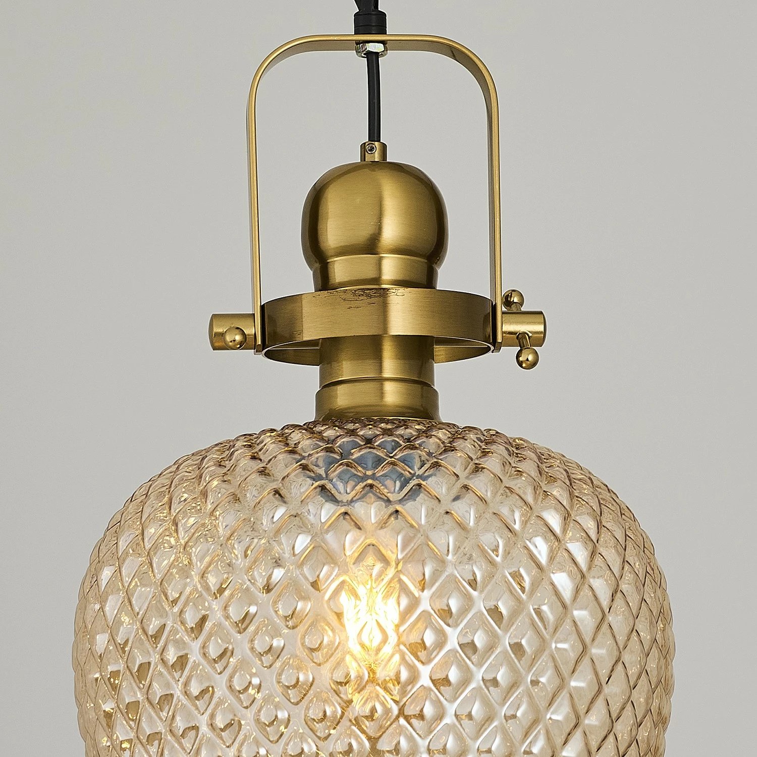 Llambadar Opviq, ngjyrë mjaltë, 4740-2A