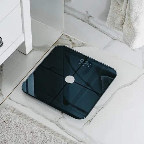 Peshore trupore smart, Adler AD 8187, kapacitet 180 kg, 12 parametra me aplikacion FitGo, platformë xhami 28x28 cm, ekran LED, e zezë Peshore trupore smart, Adler AD 8187, kapacitet 180 kg, 12 parametra me aplikacion FitGo, platformë xhami 28x28 cm, ekran LED, e zezë