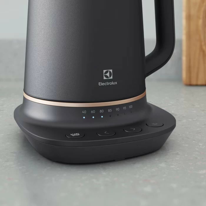 Çajnik elektrik Electrolux E7K1-6BP 1.7L kontroll temperature 5°C ruajtje nxehtësie 40 min 2400W pa kabllo i zi