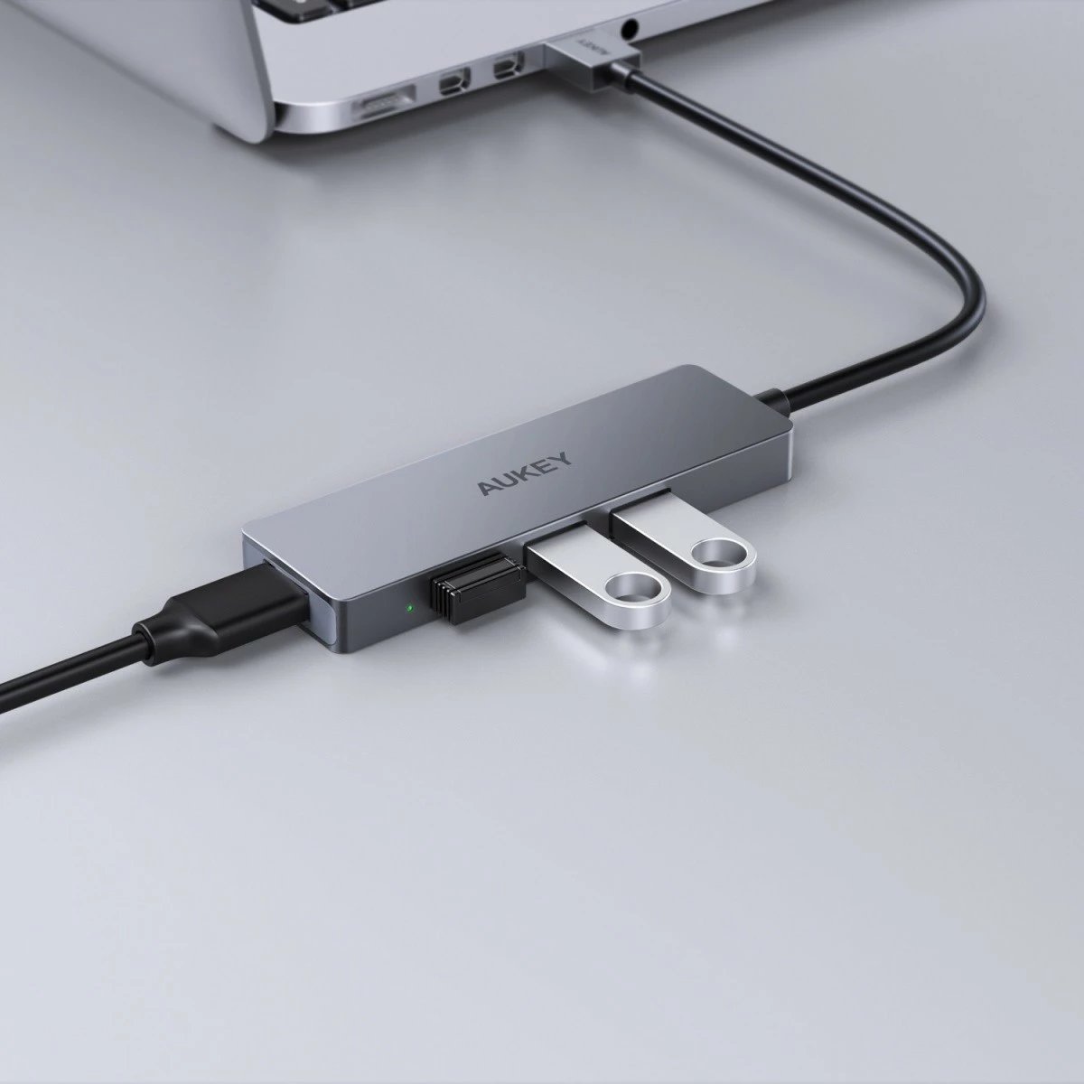 HUB USB-A AUKEY CB-H36 4x USB 3.0 5Gbps ultra i hollë alumini kabllo 145 mm argjendtë