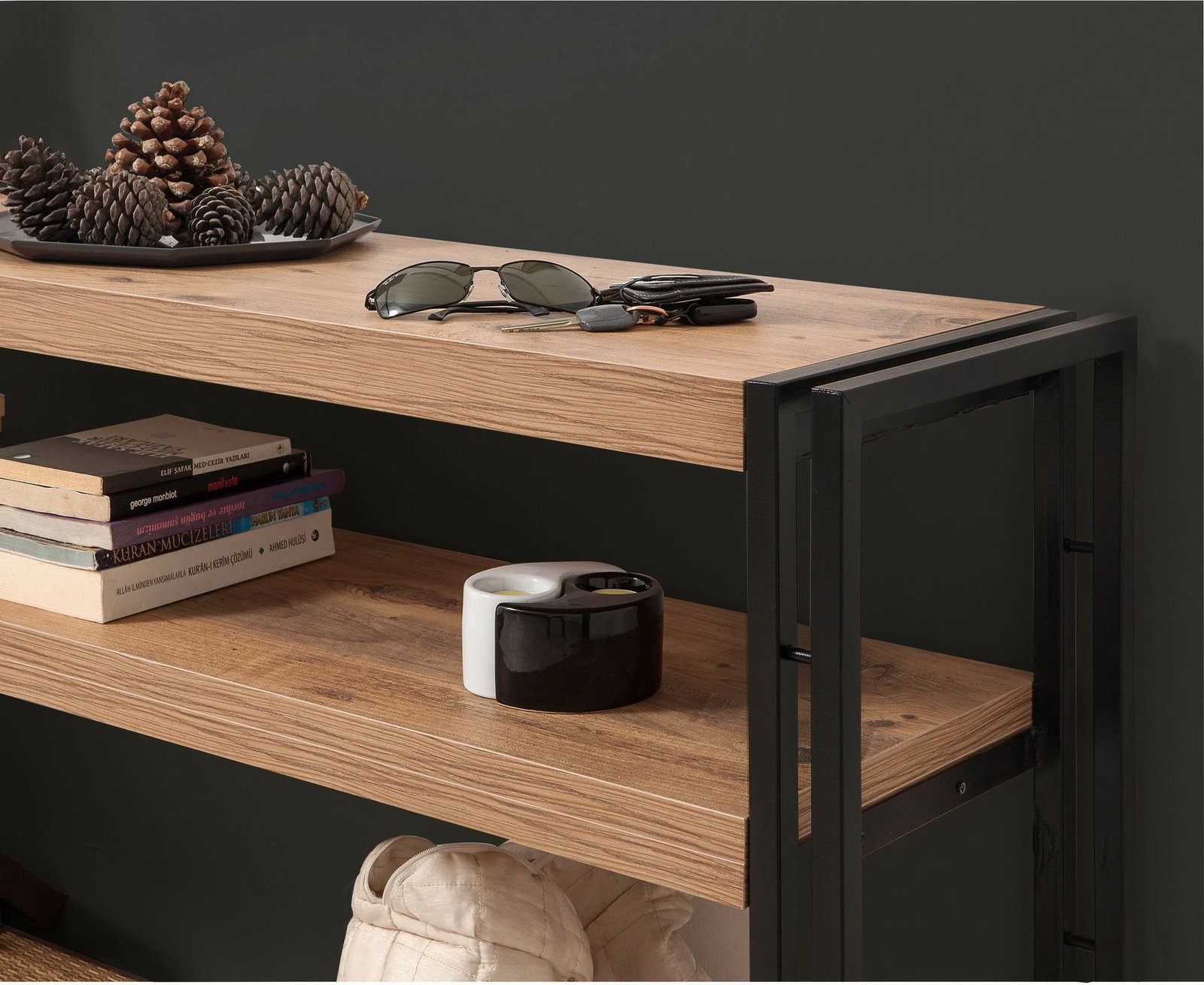 Komodë Cosmo, ngjyrë Atlantic Pine dhe e zezë