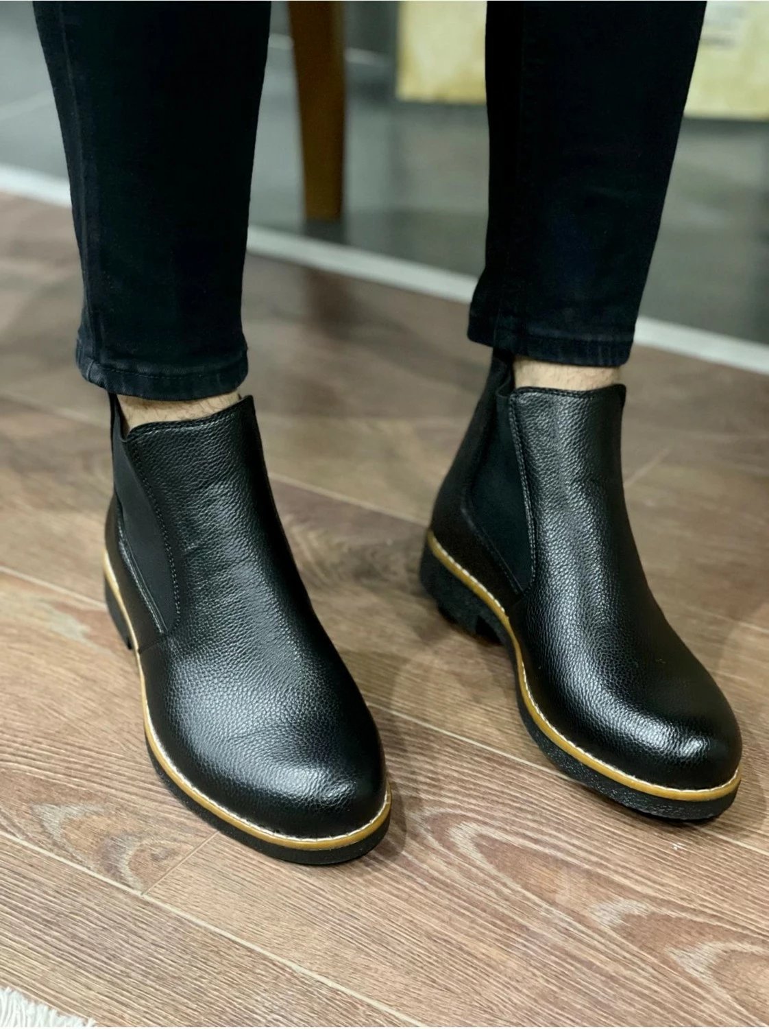 Çizme Chelsea Muggo për të dyja gjinitë, në ngjyrë të zezë