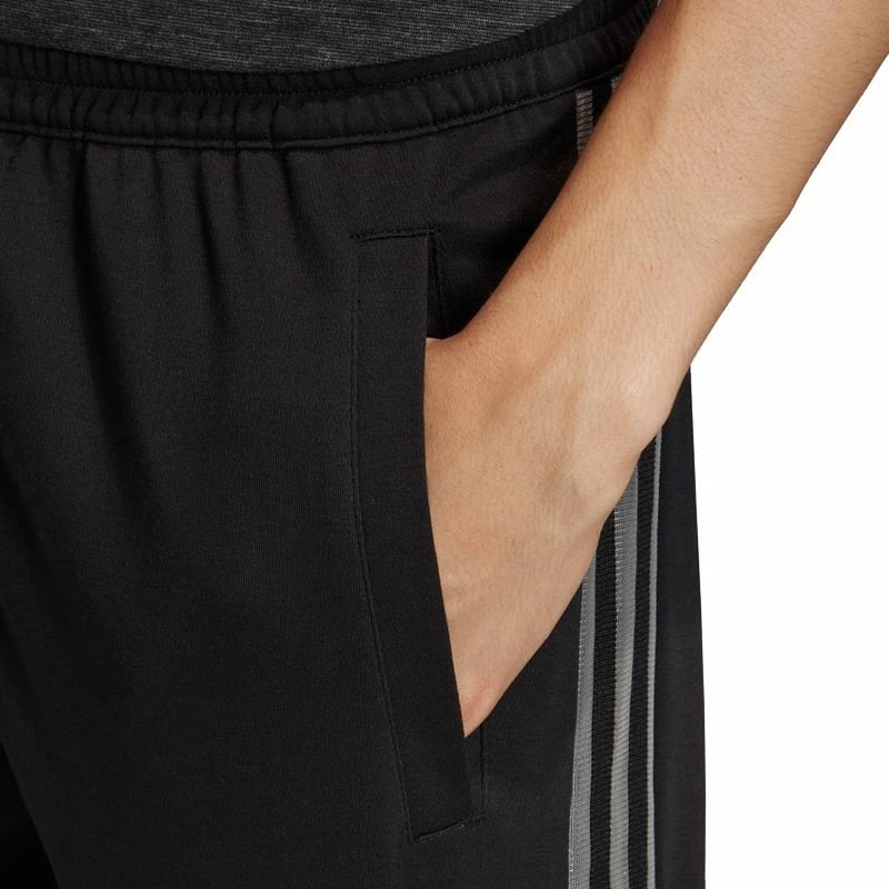 Shorce për meshkuj adidas Tango, të zeza