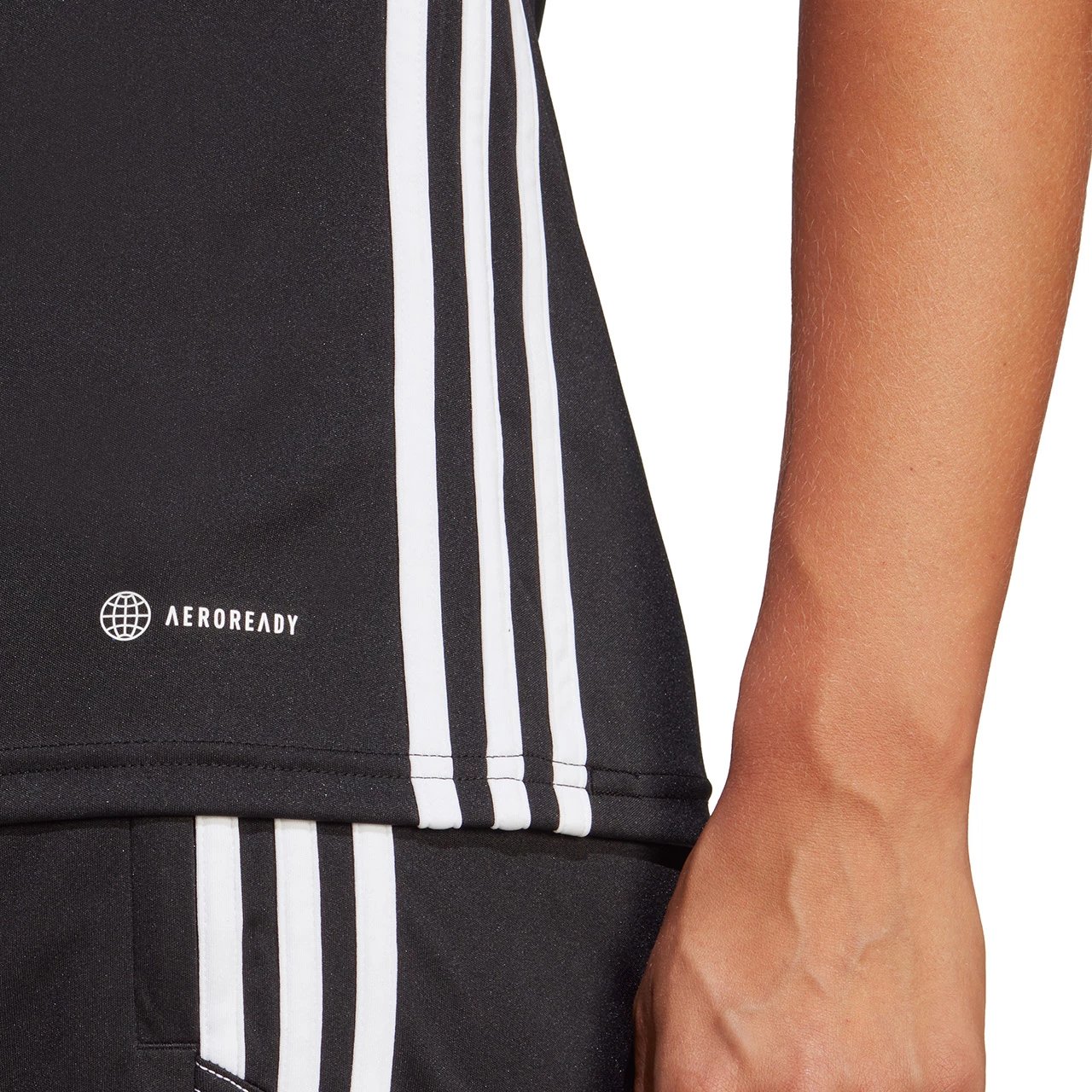Maicë sportive për femra adidas, e zezë