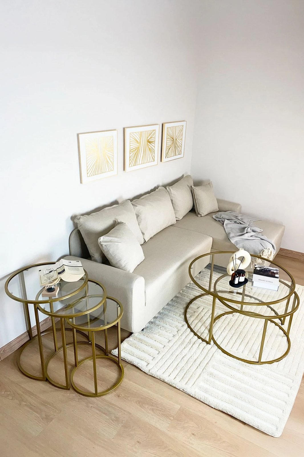 Set tavolinash të vogla, 3 copë, Hanah Home Alya, ngjyrë ari, xham transparent