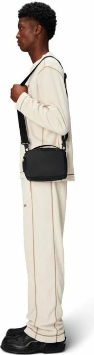 Çantë Rains, e zezë