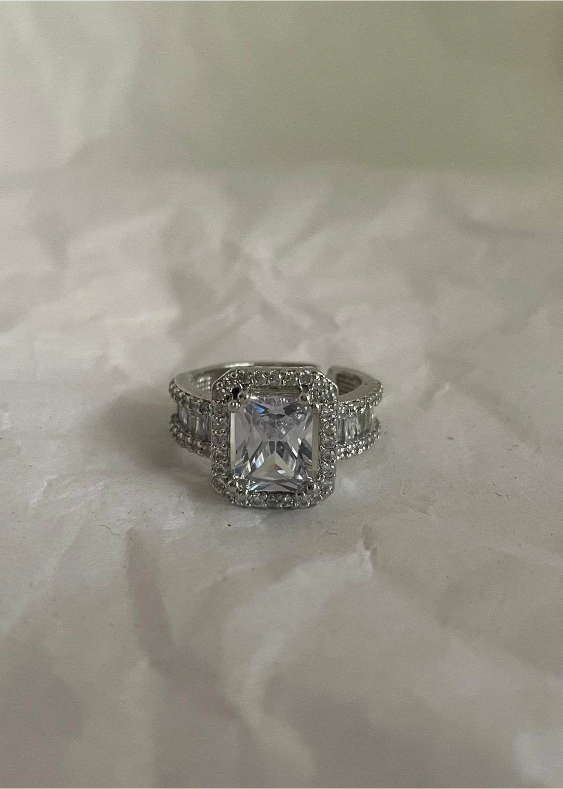 Unazë argjendi Jumeon, KPEGMSA276