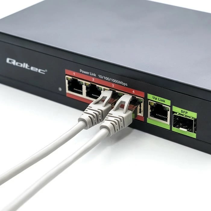 Switch Qoltec 52296, 4x RJ45 PoE, 1x RJ45 Uplink, 1x SFP, 65W, 1000 Mb/s, i zi