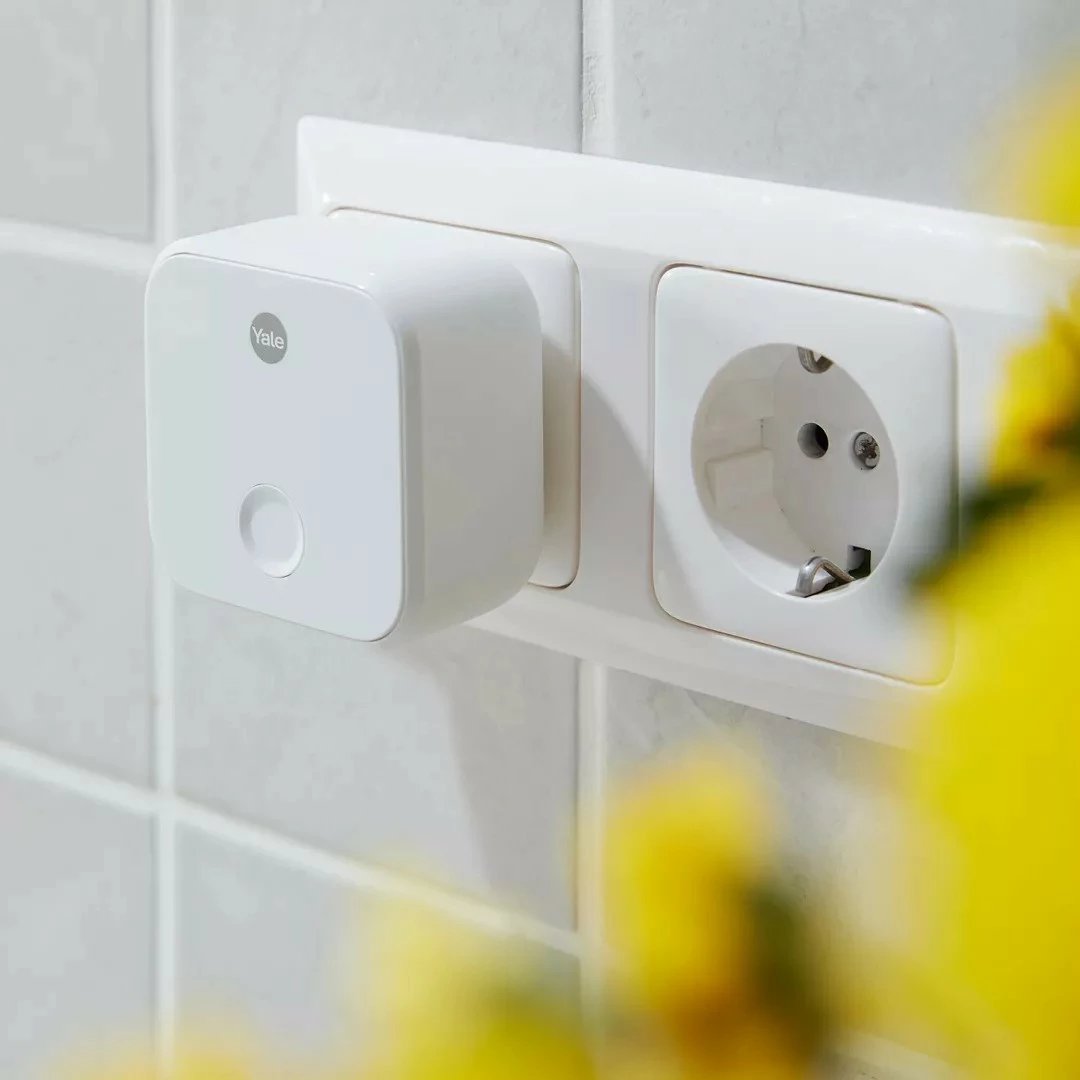 Ura Wi-Fi Yale Home Linus ConnectX, për kyçje smart, Bluetooth 5.0, E bardhë Ura Wi-Fi Yale Home Linus ConnectX, për kyçje smart, Bluetooth 5.0, E bardhë