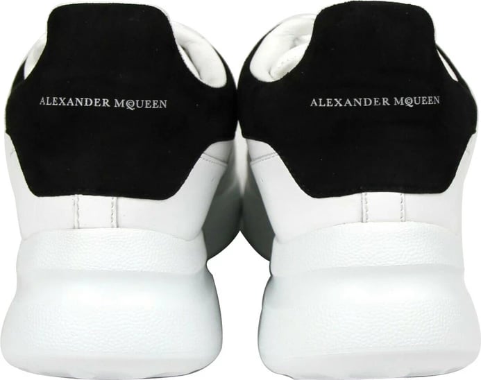 Atlete për femra Alexander McQueen, të bardha