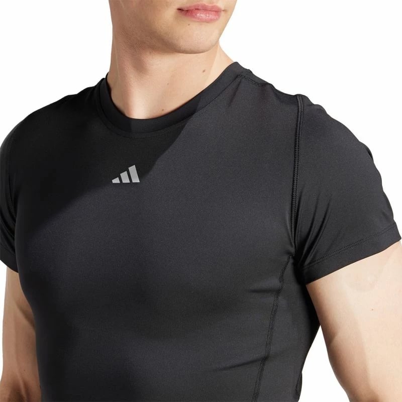 Maicë për meshkuj adidas Techfit Aeroready, e zezë