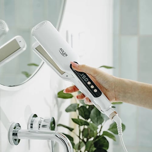 drejtues flokësh Adler AD 2325, pllaka qeramike të gjera 4.1x10.6 cm, 7 nivele 150-210°C, ekran LCD, kabllo rrotulluese 1.8 m, e bardhë