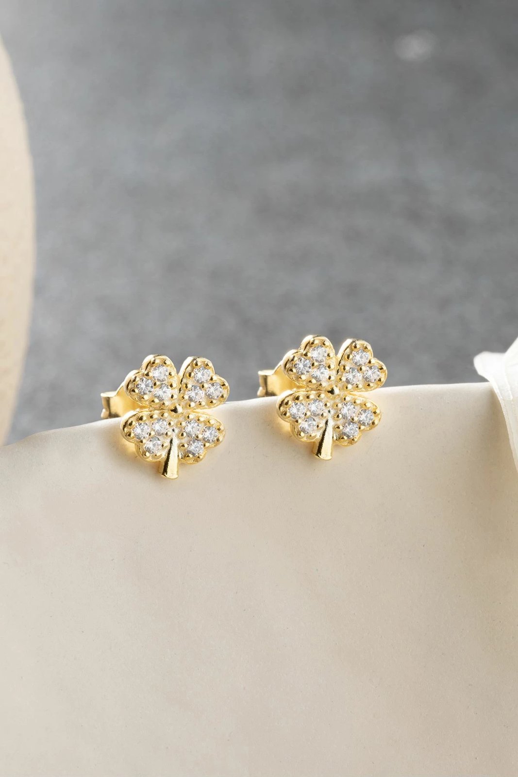 Vathë argjendi Jumeon, KLM00309