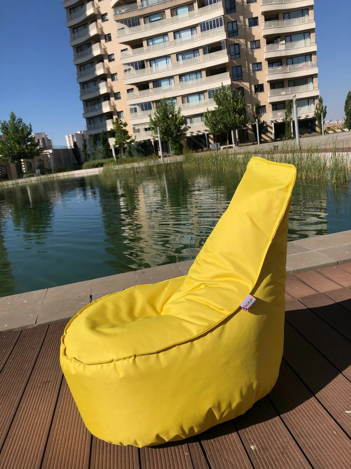 Qese ulëse e verdhë, Atelier del Sofa, Aktif