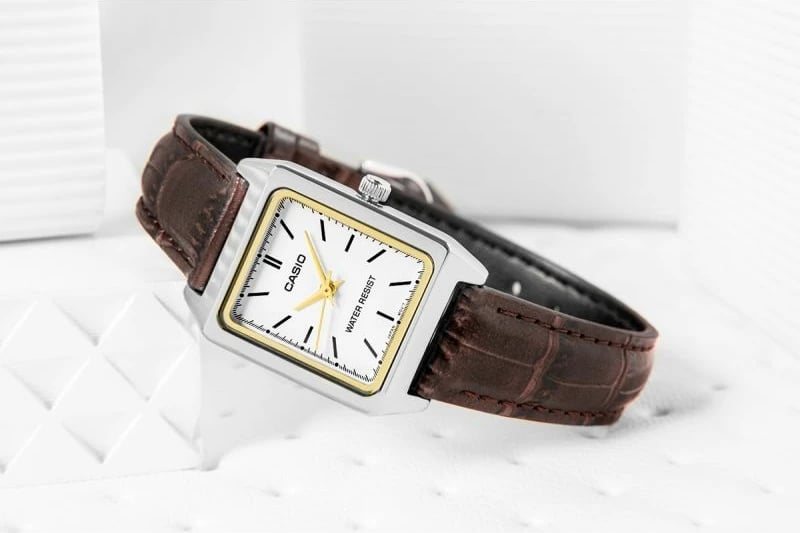 Orë dore për femra Casio, kafe