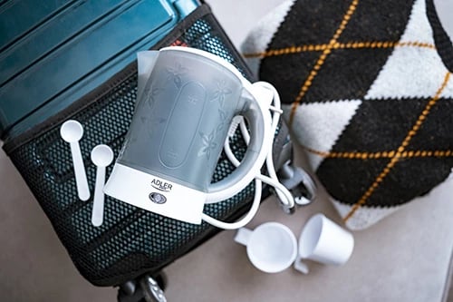 Çajnik elektrik, Adler, AD 1268, 0.6 L, plastikë, 900W, udhëtim, i bardhë-gri, set me 2 gota e 2 lugëza