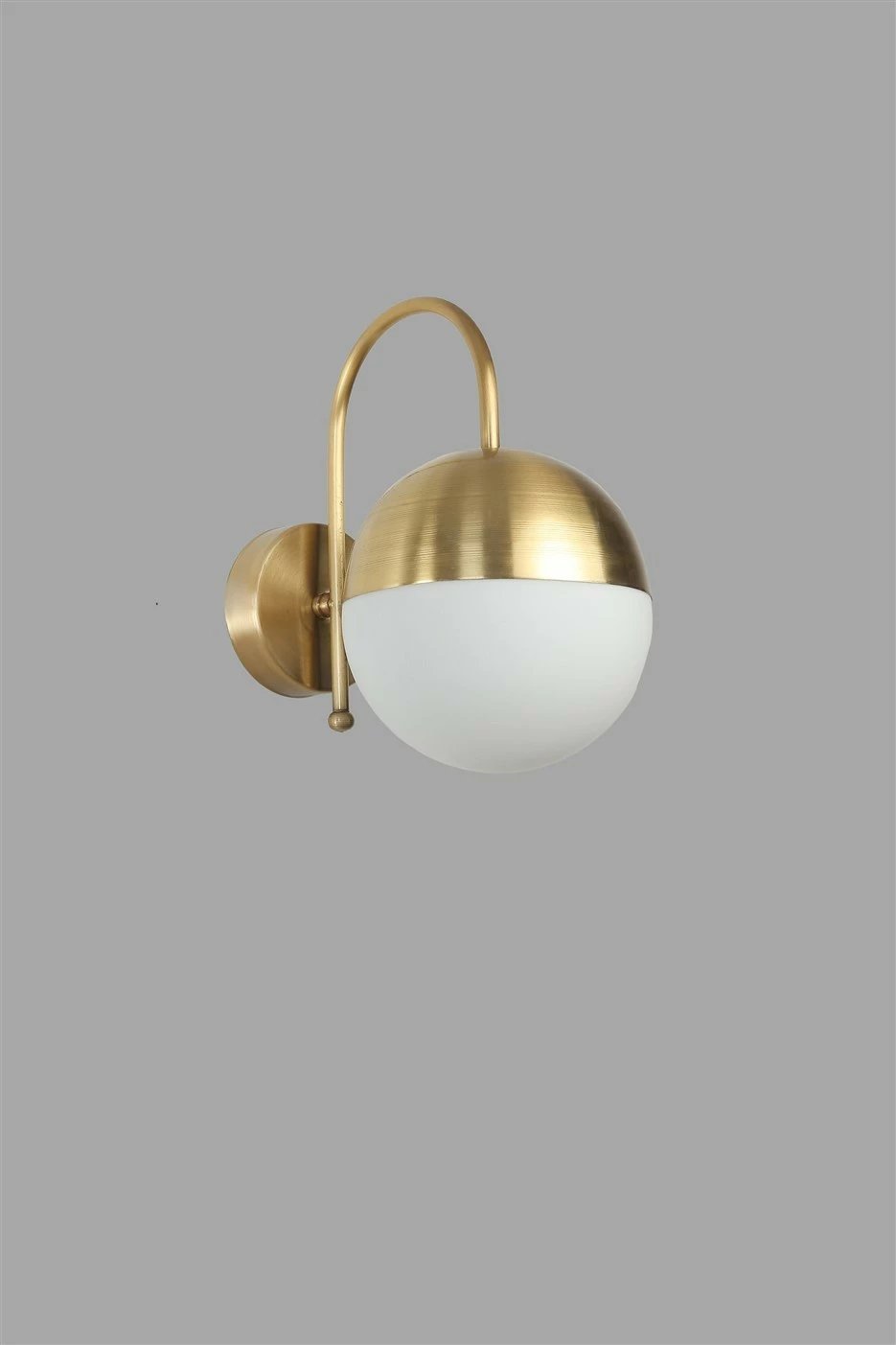 Aplik murale Opviq, ngjyrë e bardhë dhe ari, xham i bardhë Aplik murale Opviq, ngjyrë e bardhë dhe ari, xham i bardhë