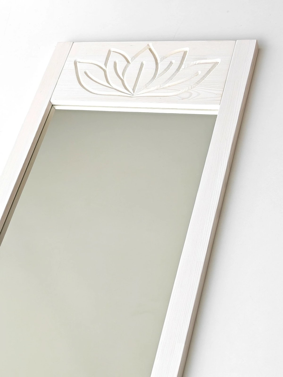 Pasqyrë Cheval Skye Decor, dru i bardhë, motiv lule lotus