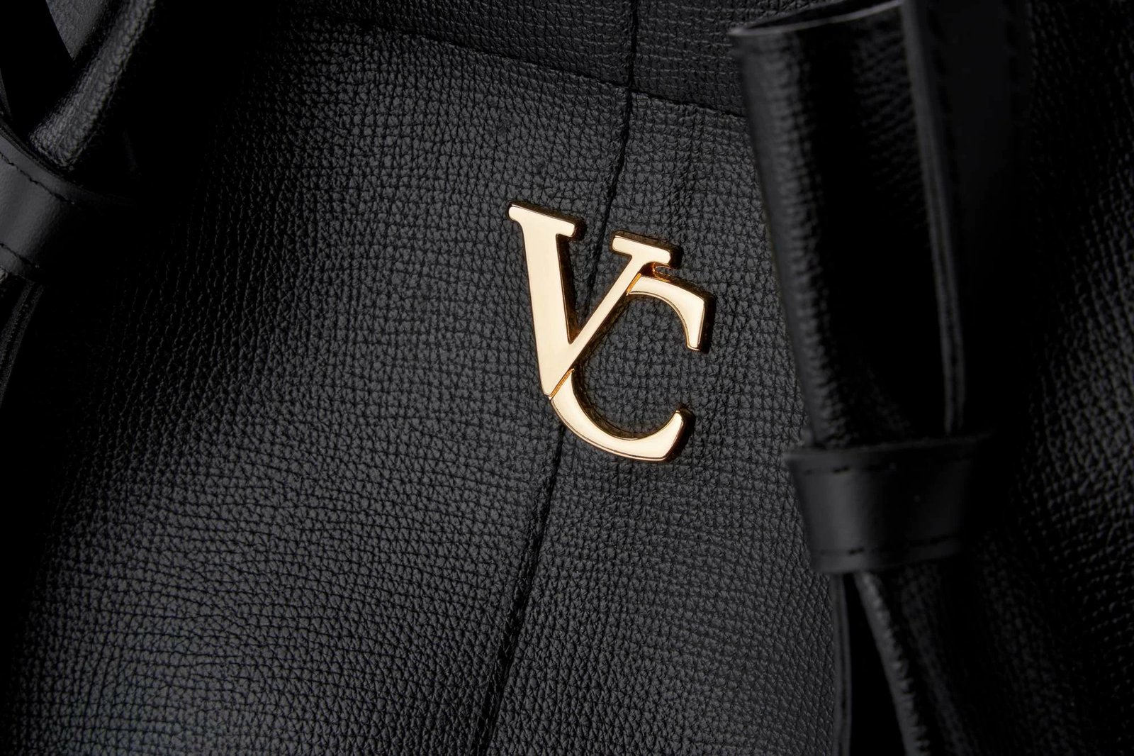 Çantë krahu Vince Camuto Foggia, e zezë