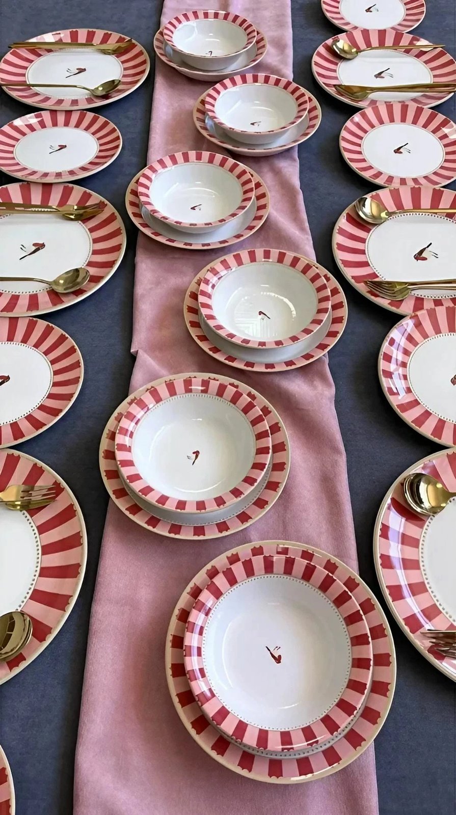 Set enësh për drekë (24 copë), Hermia Concept, Love Bird 24YT, rozë