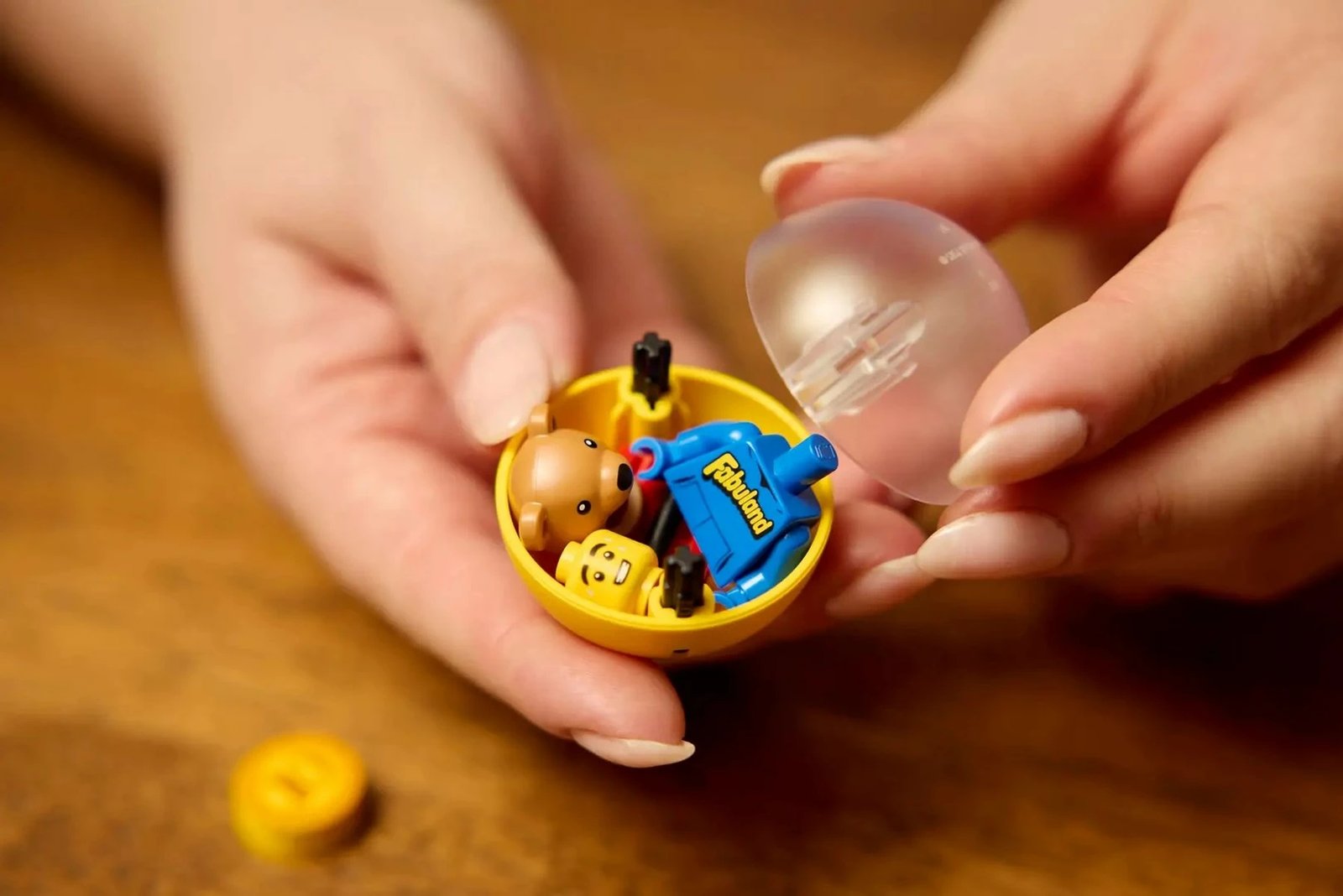 Set LEGO IDEAS 21358 Minifigure Vending Machine, për të rritur, Kuqe