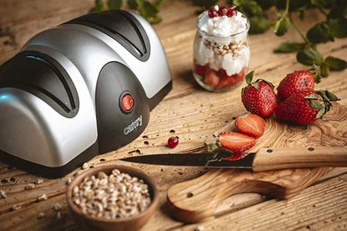 Mprehës elektrik thikash, Adler Camry, CR 4469, 2 faza, 40-60W, kënd udhëzues, këmbë antirrëshqitëse, argjendtë/zi