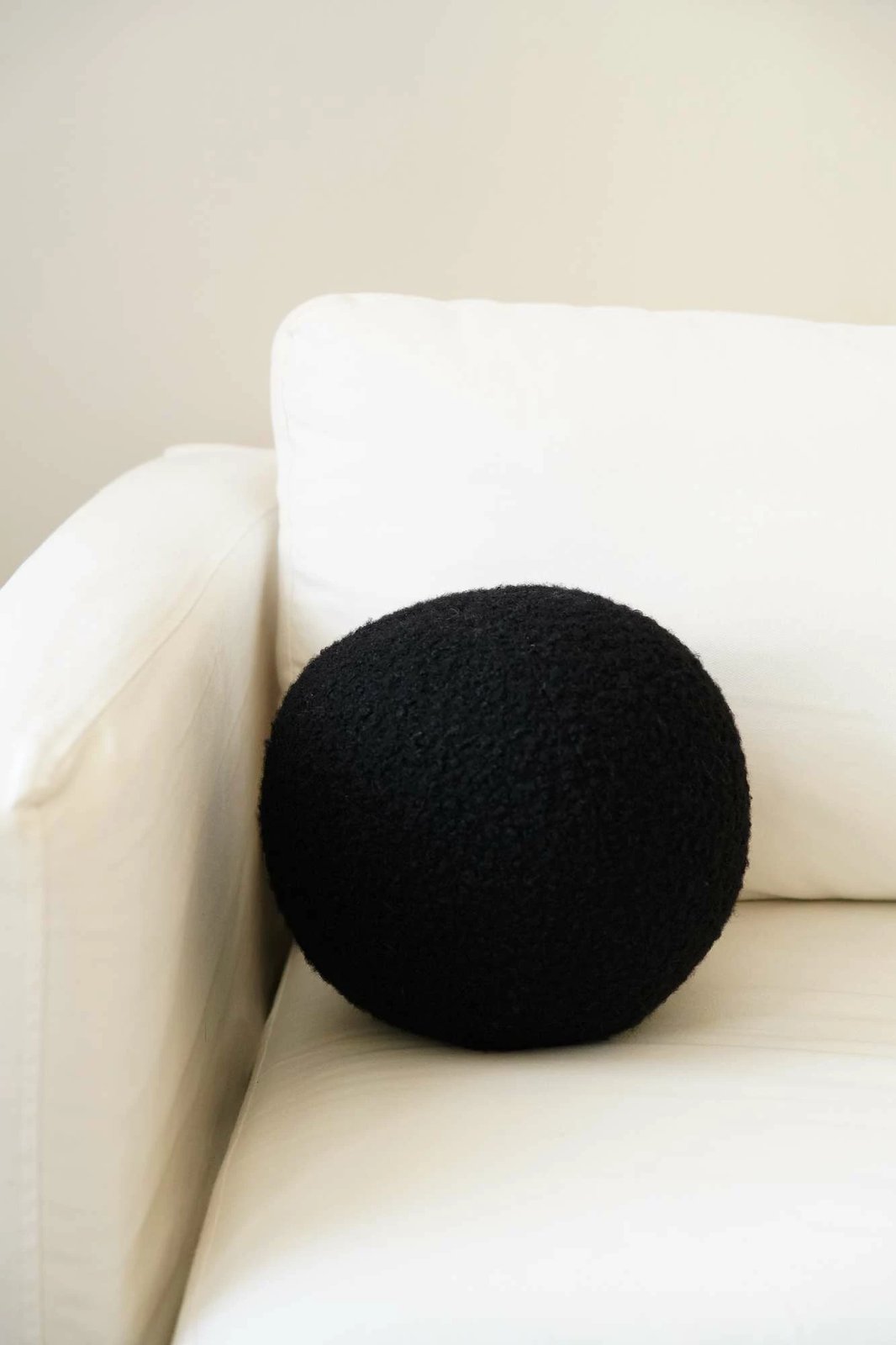 Jastëk dekorativ Evila Originals, Teddy Top 20, ngjyrë e zezë