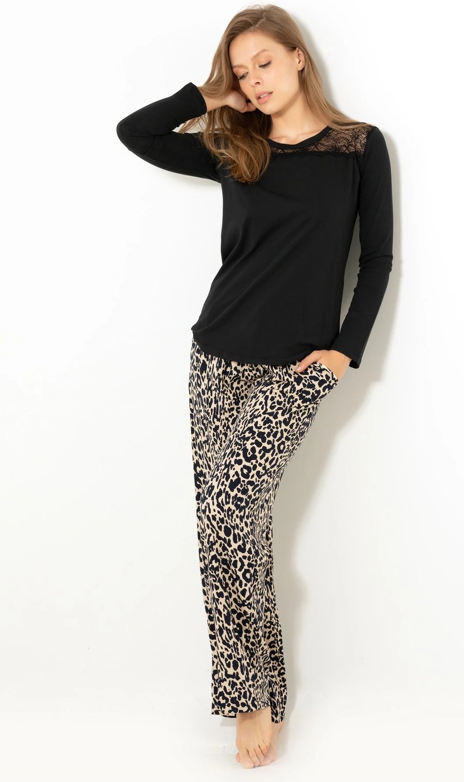 Set pizhamash për gra, Jumeon, 002-000255, e zezë