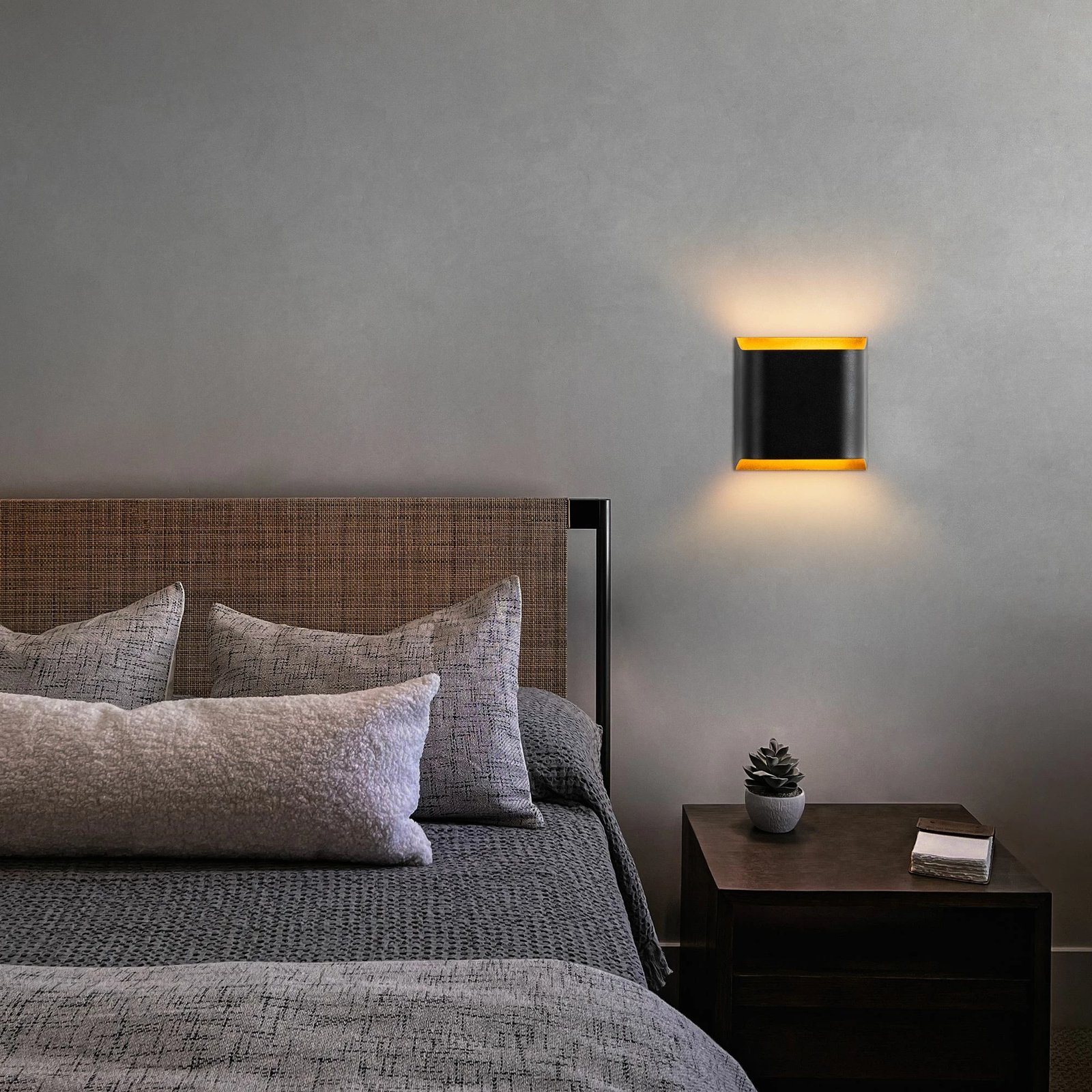 Llambë muri Opviq, Bera - 15305, e zezë Llambë muri Opviq, Bera - 15305, e zezë