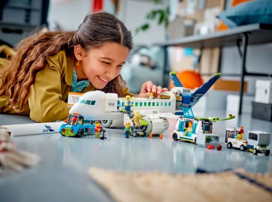 Set blloqe LEGO City 60367 Passenger Airplane, 913 pjesë, i bardhë/blu